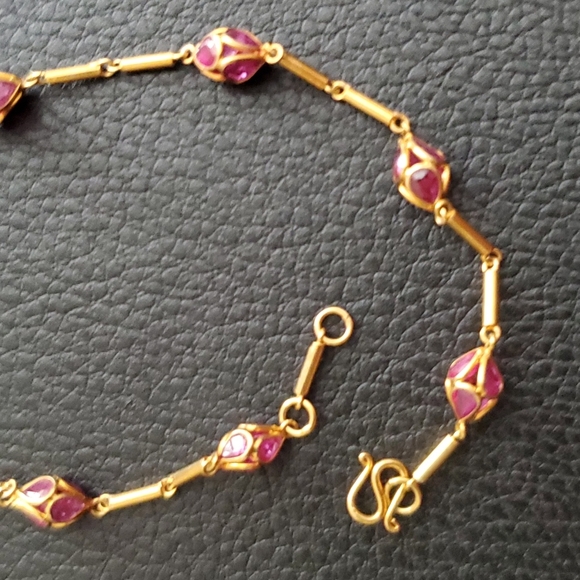 18k Antique Solid Gold Bracelet With Natural Rubies, shiny & Pretty on hand - Picture 2 of 6